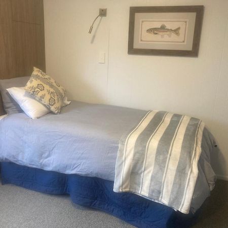 Anglers Adventure Paradise Cabin Bnb Wifi Parking Turangi Exterior foto